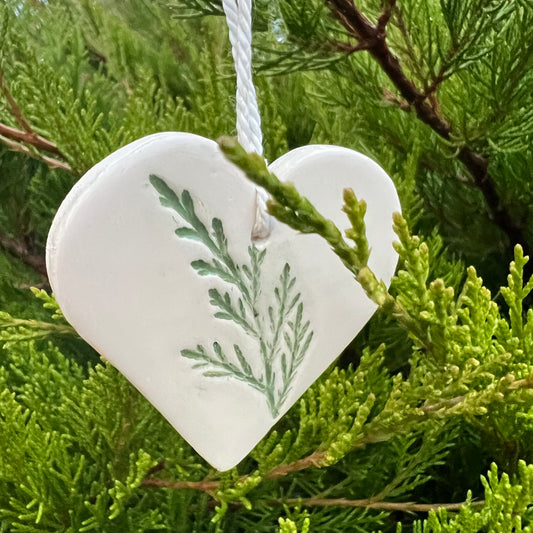 Balta keramikas sirsniņa Kadiķis