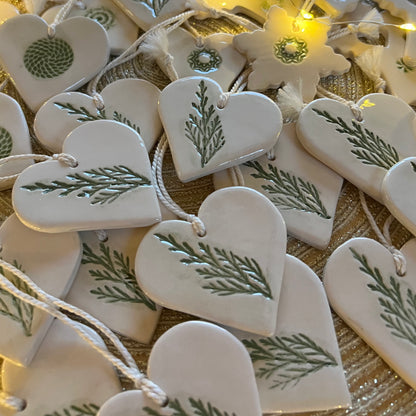 Balta keramikas sirsniņa Kadiķis