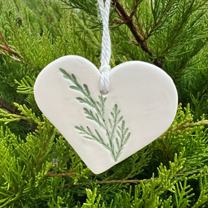 Balta keramikas sirsniņa Kadiķis