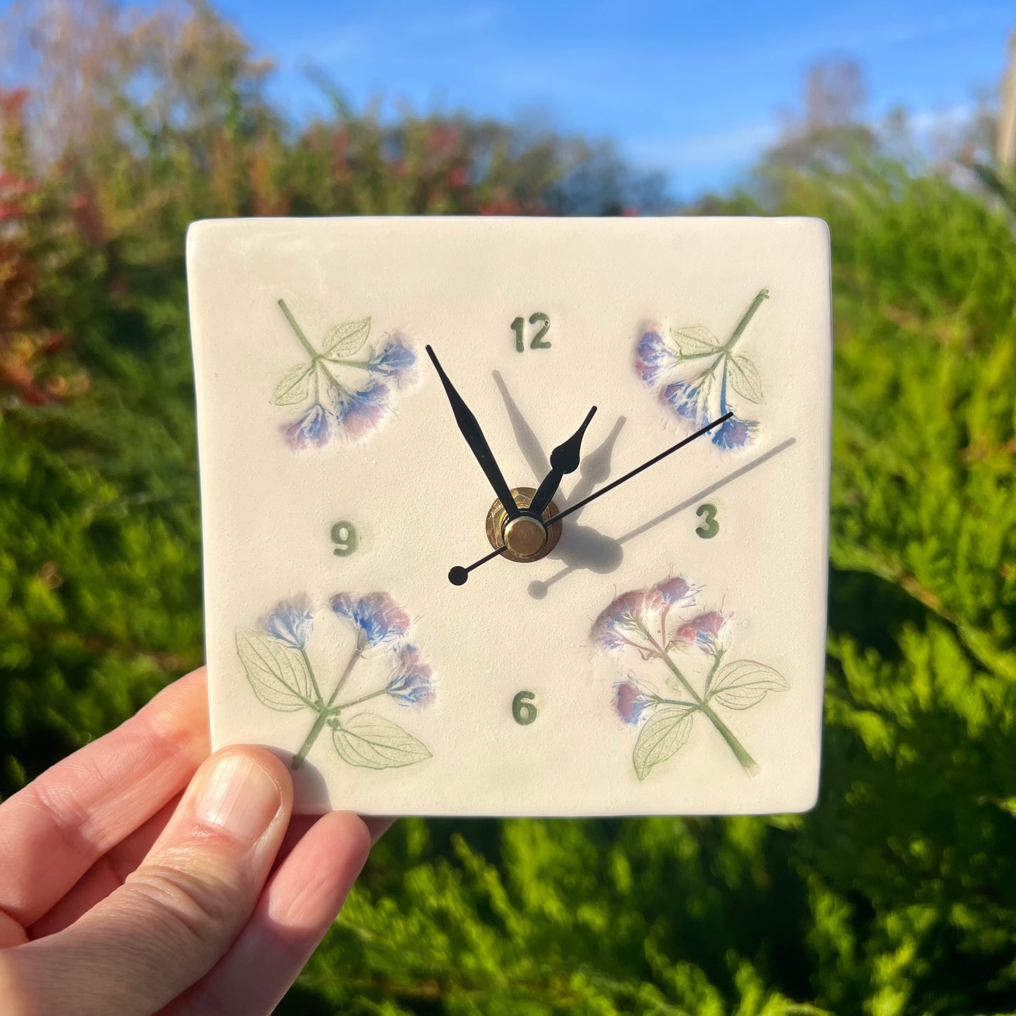 Dekoratīvs galda pulkstenis