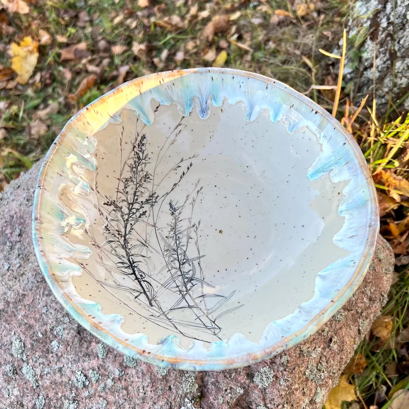 Bļoda Pļavas motīvs