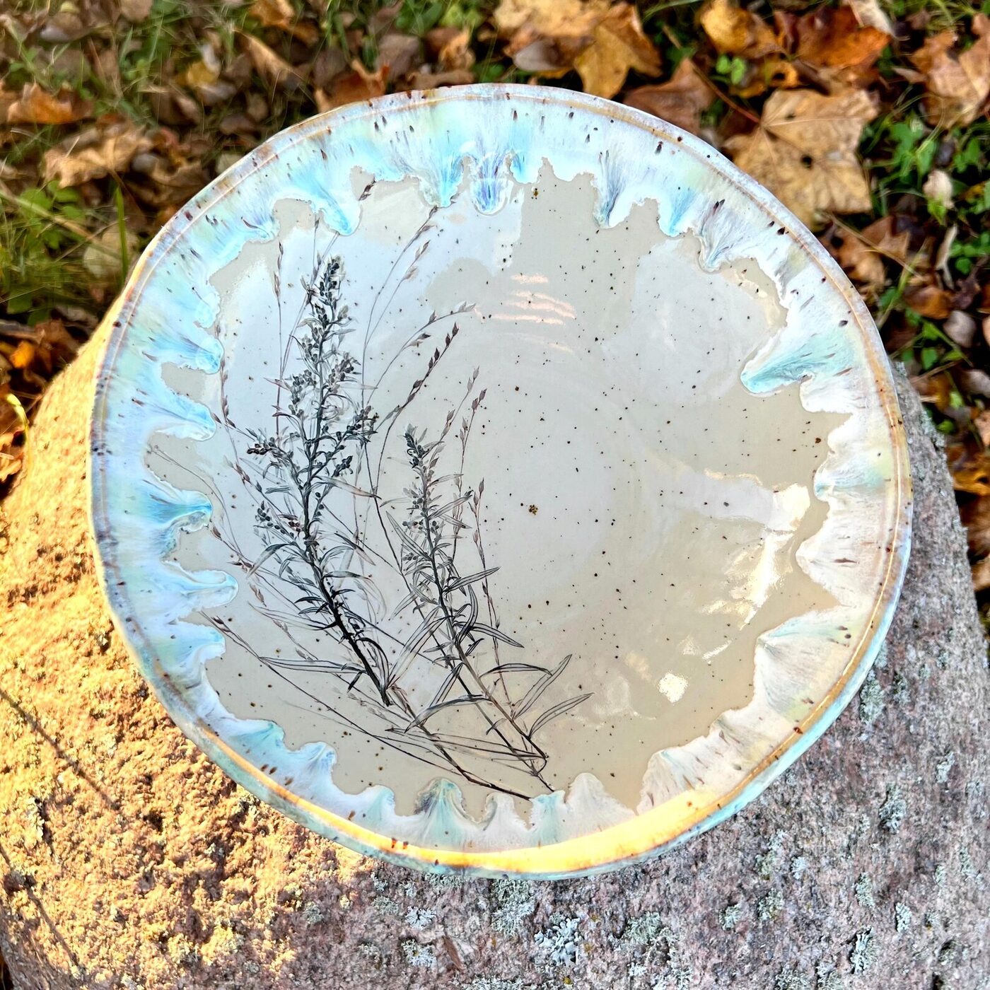 Bļoda Pļavas motīvs