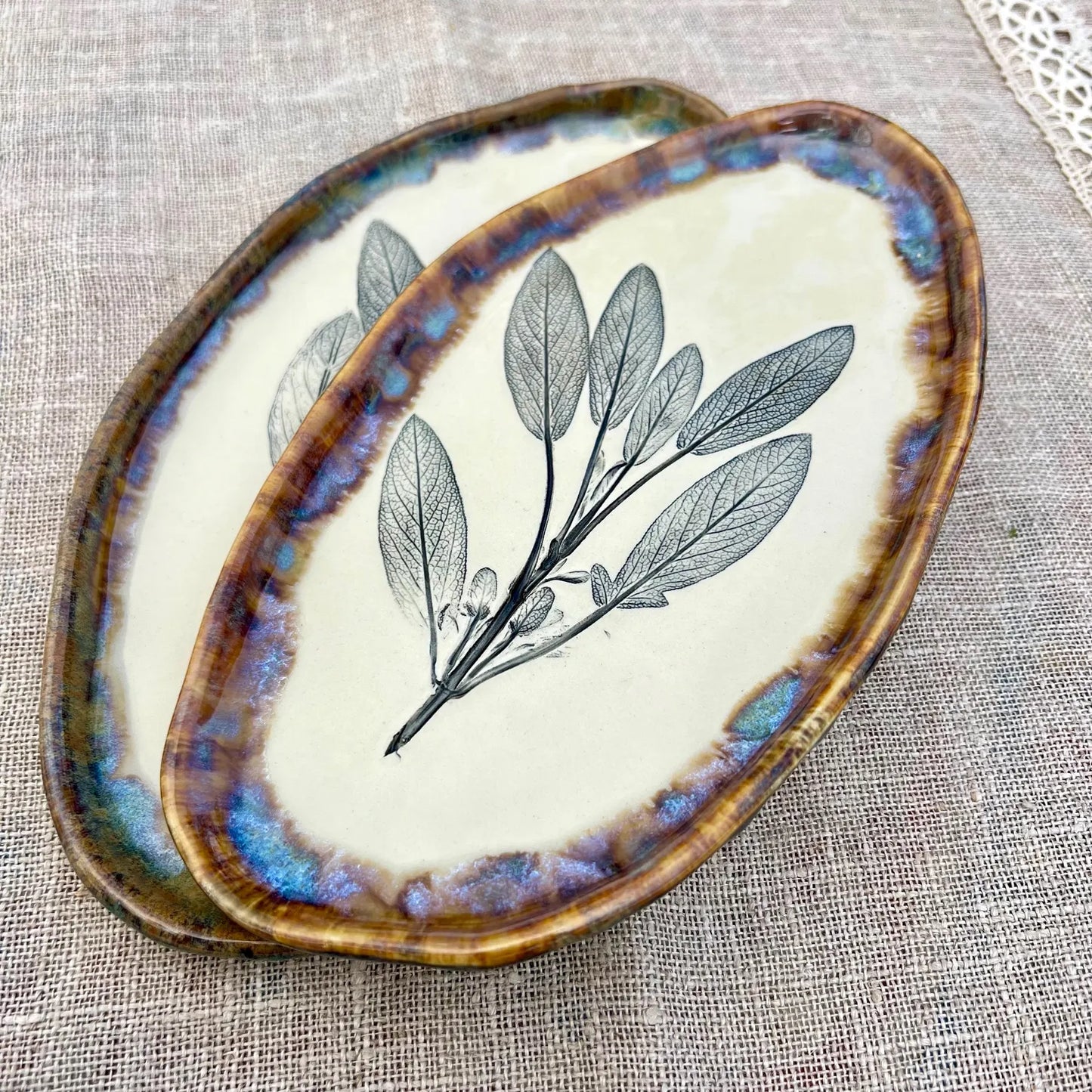 Šķīvis Salvijas lapas