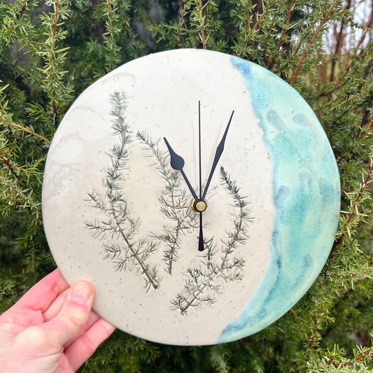 Sienas pulkstenis Košais Kadiķis