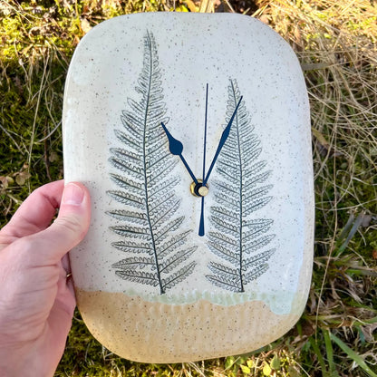 Sienas pulkstenis Papardes pļavā