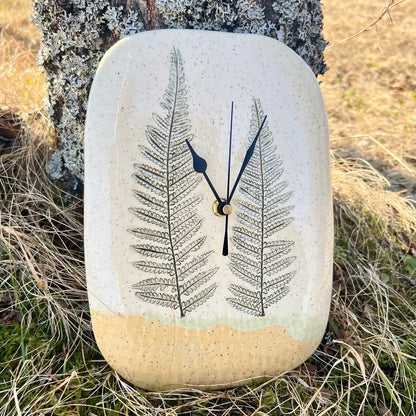 Sienas pulkstenis Papardes pļavā