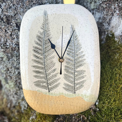 Sienas pulkstenis Papardes pļavā