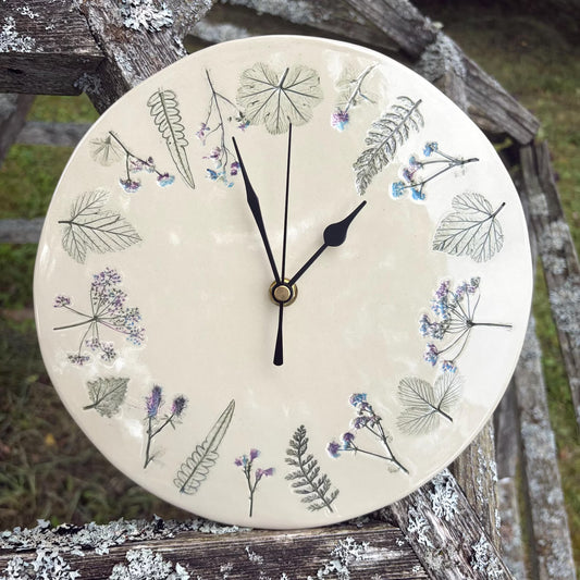 Sienas pulkstenis Pļava