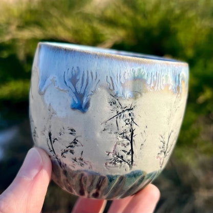 Glāzīte ar ziediem