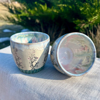 Glāzīte ar ziediem